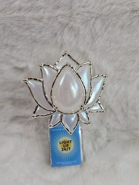 Bath and Body Works Wallflowers Pluggable Home Fragrance White Lotus